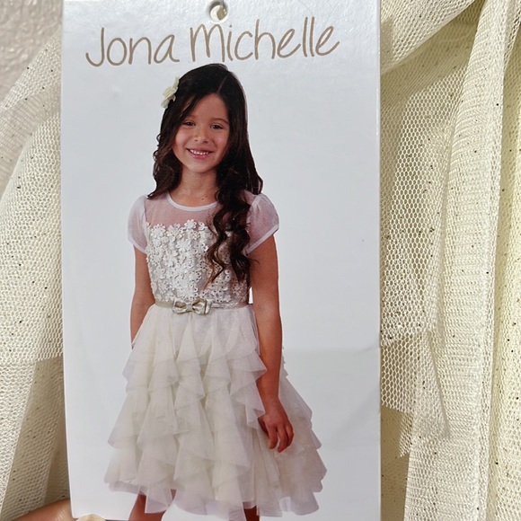 JONA MICHELLE Girls Ivory/Gold Formal Dress. NWT. Size 5. - Picture 6 of 6